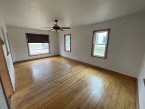 823 1st Ave in Gibbon, MN - Foto de edificio - Building Photo