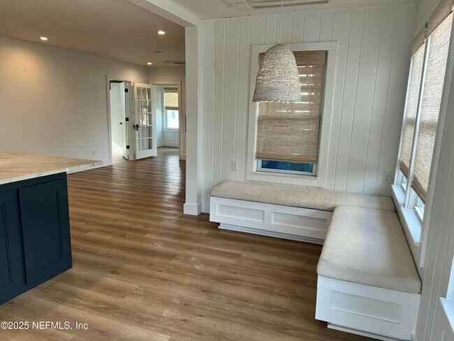 201 Hopkins St in Neptune Beach, FL - Building Photo - Building Photo