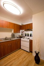 Waena Apartments in Honolulu, HI - Building Photo - Interior Photo