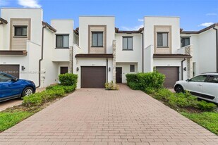 403 NE 212th St in North Miami Beach, FL - Building Photo