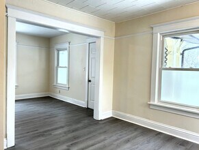 114 W Washington Blvd in Grove City, PA - Building Photo - Building Photo
