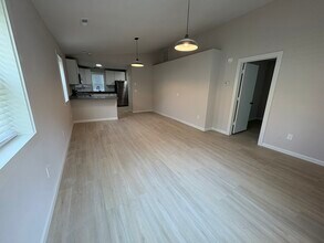 1075 Jenkins Rd in Charleston, SC - Building Photo - Building Photo