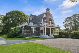 109 Quogue St in Quogue, NY - Building Photo