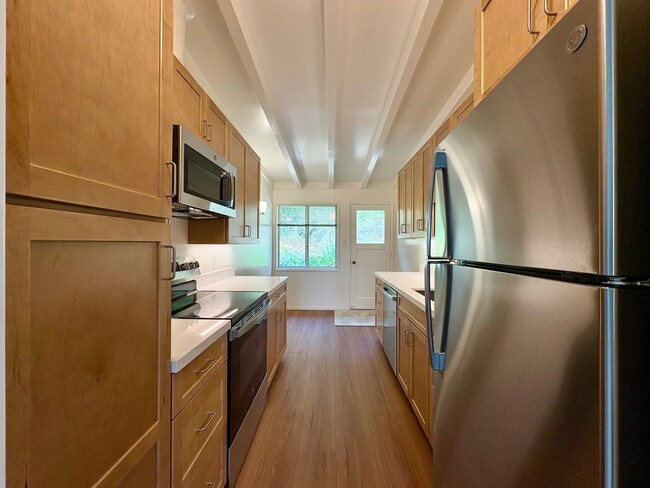 8 3rd St in San Rafael, CA - Foto de edificio - Building Photo
