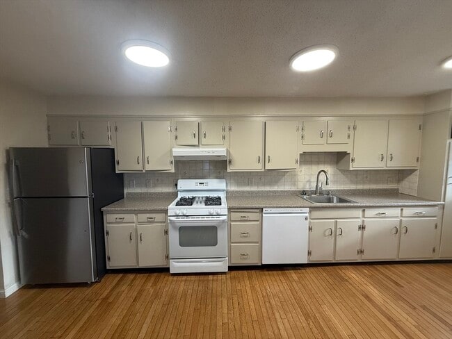 109 Magoun Ave in Medford, MA - Building Photo - Building Photo