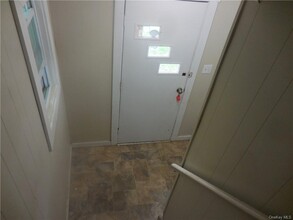 10 Edmunds Ln-Unit -B in Pine Bush, NY - Building Photo - Building Photo