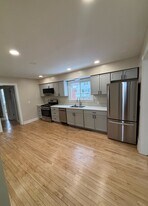 1012 E Clarke St in Milwaukee, WI - Building Photo