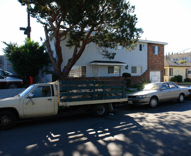 940 N Inglewood Ave in Inglewood, CA - Building Photo - Building Photo