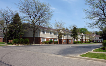 Honey Locust Gardens in Cuyahoga Falls, OH - Foto de edificio - Building Photo