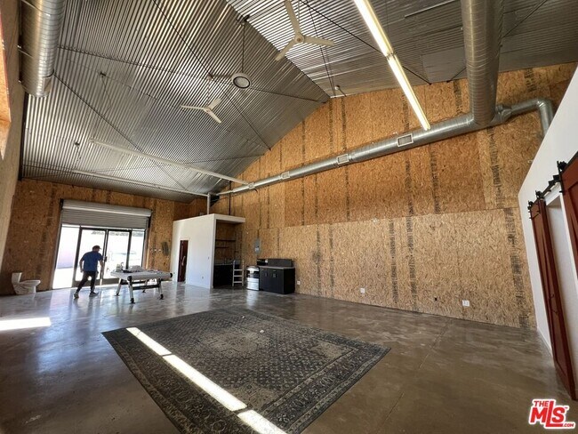 1875 Blake Ave in Los Angeles, CA - Building Photo - Building Photo