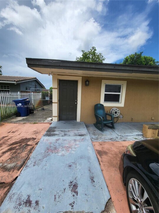 4345 NW 203rd St in Miami Gardens, FL - Building Photo