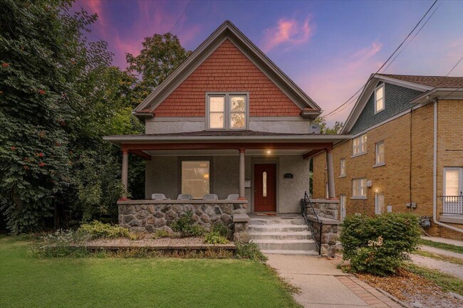 property at 910 W Huron St
