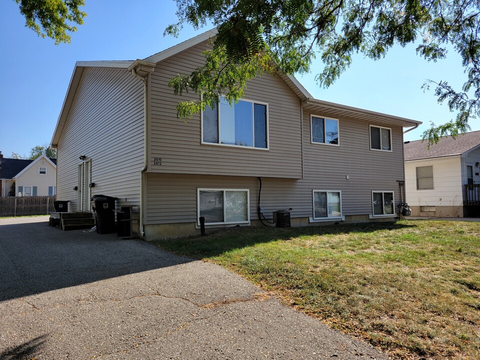 2010 Washington St in Cedar Falls, IA - Building Photo