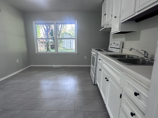 1009 Plainview Dr in Danville, KY - Building Photo - Building Photo