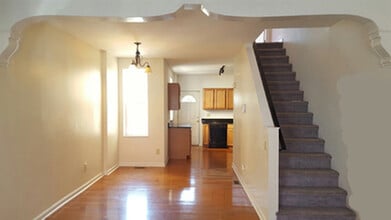 2632 Oakford St in Philadelphia, PA - Foto de edificio - Building Photo