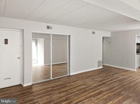 233 Township Line Rd in Elkins Park, PA - Building Photo