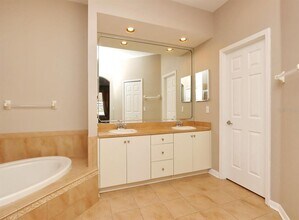 13714 Artesa Bell Dr in Riverview, FL - Building Photo - Building Photo