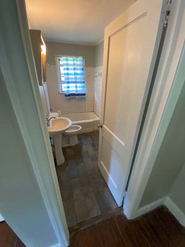 property at 703 S Chapman St
