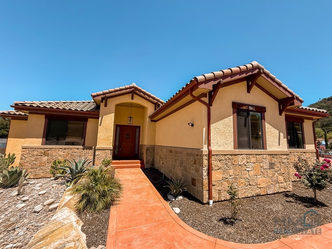 13815 Woods Valley Ct in Valley Center, CA - Building Photo - Building Photo