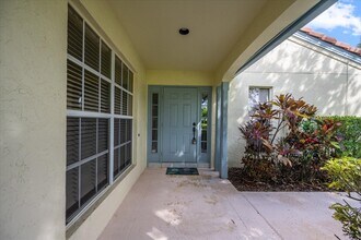 2216 Las Casitas Dr in Wellington, FL - Building Photo - Building Photo