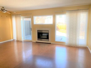 501-501 Youville Dr E Northwest in Edmonton, AB - Building Photo - Building Photo