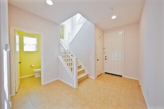 372 Cardinal Ln in Upland, CA - Foto de edificio - Building Photo