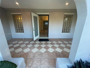 6470 SW 42nd Terrace in Miami, FL - Building Photo - Building Photo
