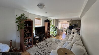 32 Pine St, Unit Apt 2 in Oxford, PA - Building Photo - Building Photo