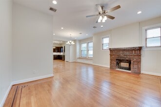 401 Willard St in Houston, TX - Foto de edificio - Building Photo