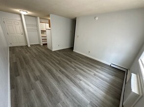 1518 1st St E, Unit 304 in Thief River Falls, MN - Building Photo - Building Photo
