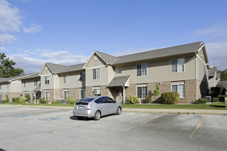 Whispering Pines in Mishawaka, IN - Foto de edificio - Building Photo