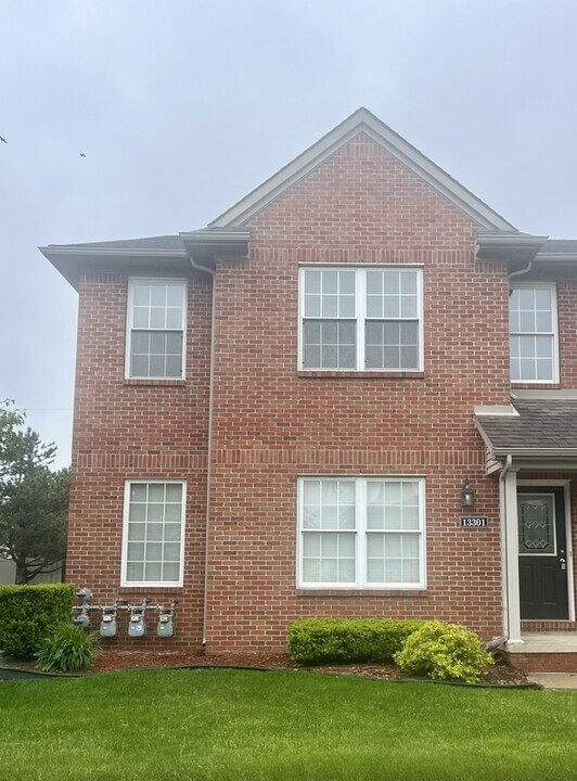 13301 Turnberry in Southgate, MI - Building Photo