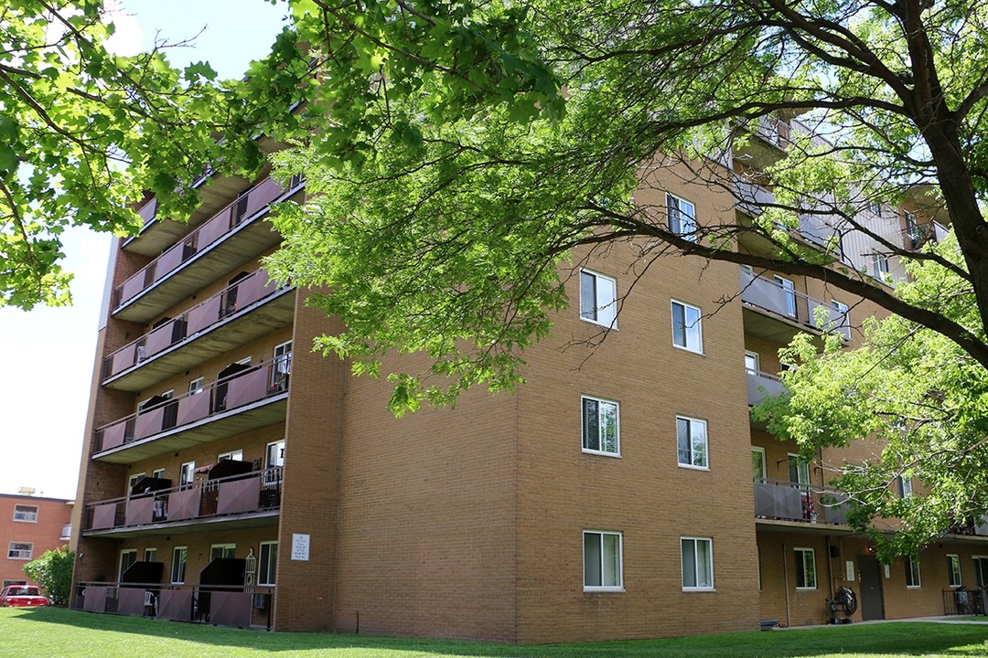 Willowdale Apartments in Sarnia, ON - Building Photo