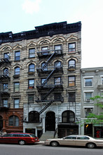 239 W 15th St in New York, NY - Building Photo - Building Photo