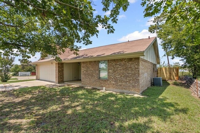 1221 E FM 4 in Cleburne, TX - Building Photo - Building Photo