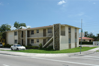 5990 W Flagler St in Miami, FL - Building Photo - Building Photo