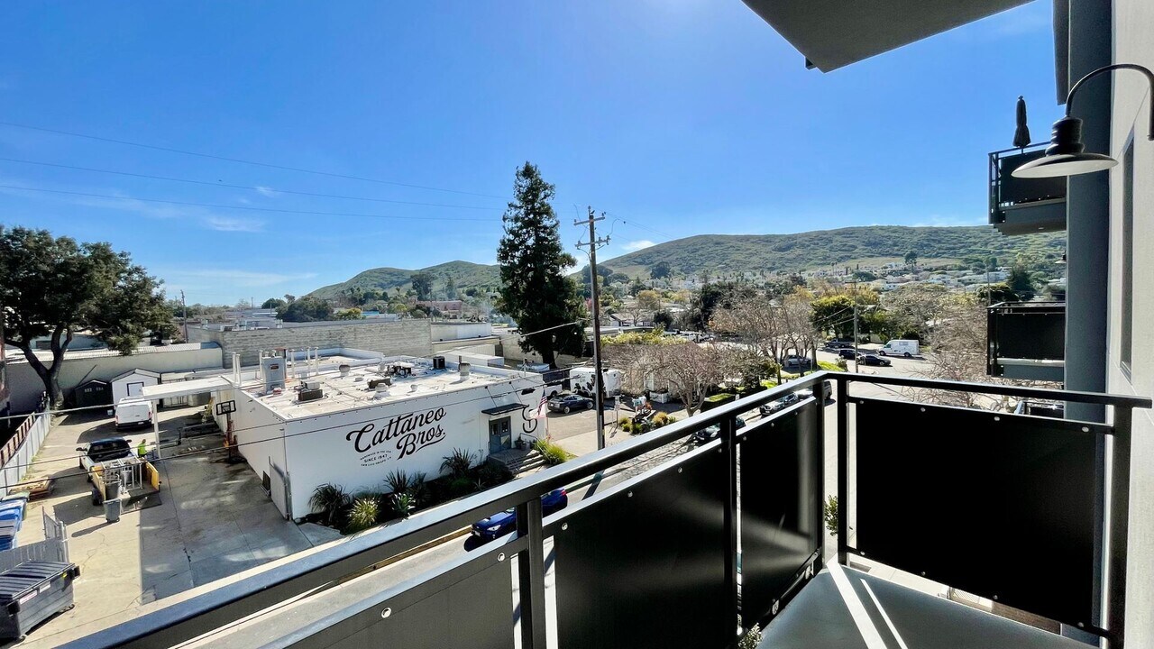 2475 Victoria Ave in San Luis Obispo, CA - Foto de edificio