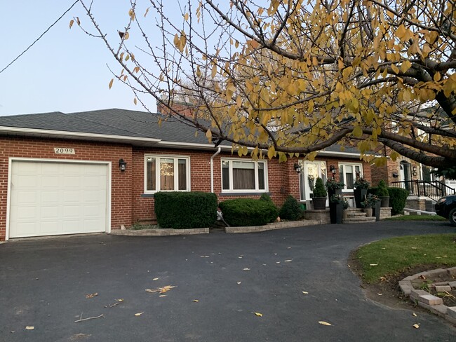 2099 Avenue Rd in Toronto, ON - Building Photo - Building Photo