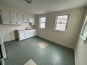 182 Sheridan St, Unit #2 in Bridgeport, CT - Foto de edificio - Building Photo