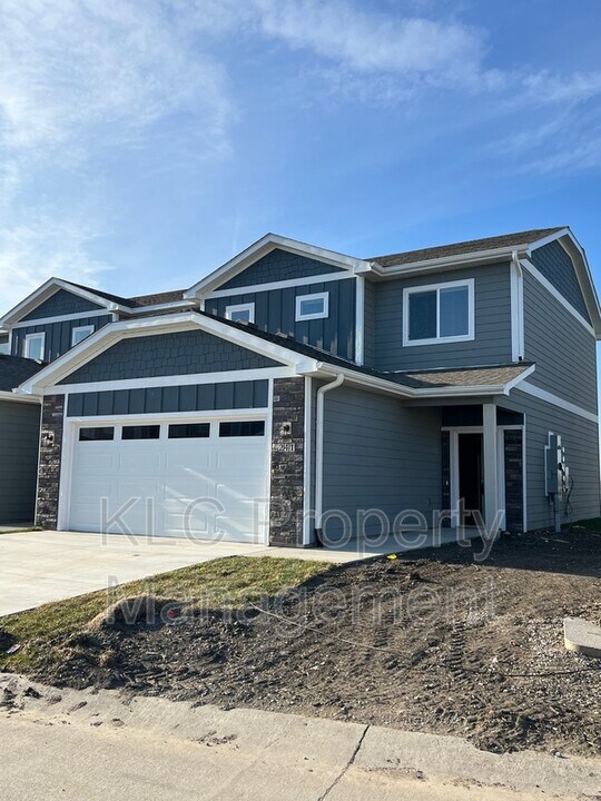 241 NW Greenway Pl Photo