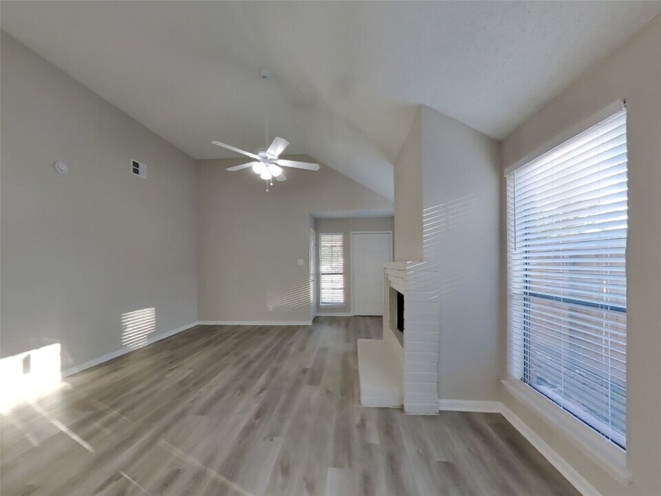 11922 Greenmesa Dr in Houston, TX - Foto de edificio