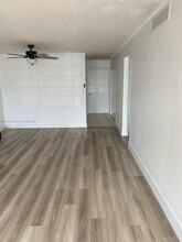 8752 SW 12th St in Miami, FL - Building Photo - Building Photo