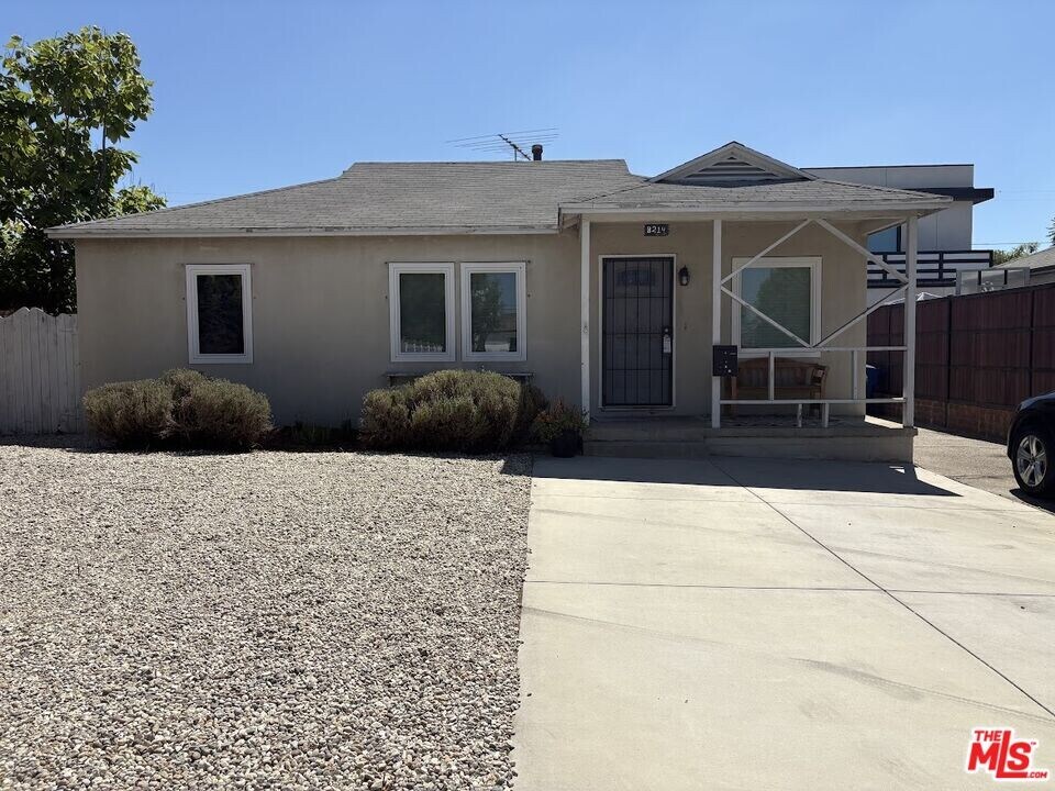 8214 Laurelgrove Ave in Los Angeles, CA - Building Photo