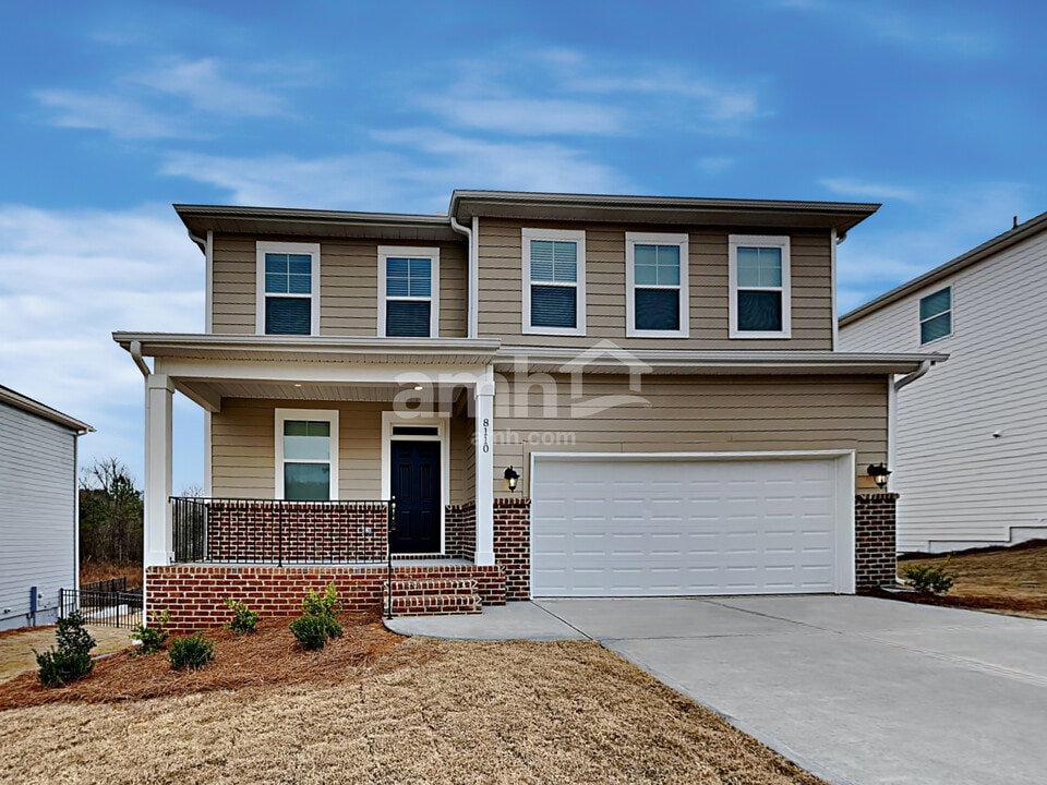 8110 Brookbend Dr in Douglasville, GA - Building Photo