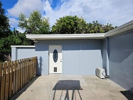 2455 8th Ave N in St. Petersburg, FL - Building Photo