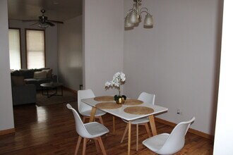 2012 W 23rd St, Unit 2nd Floor in Chicago, IL - Building Photo - Building Photo