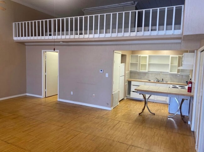 104 W Duval St in Troup, TX - Building Photo - Building Photo
