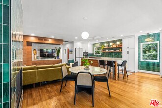 10275 Oletha Ln in Los Angeles, CA - Building Photo - Building Photo