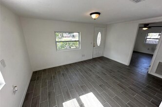 3980 55th Ave N in St. Petersburg, FL - Foto de edificio - Building Photo