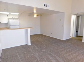 3780 Desert Marina Dr in Laughlin, NV - Foto de edificio - Building Photo